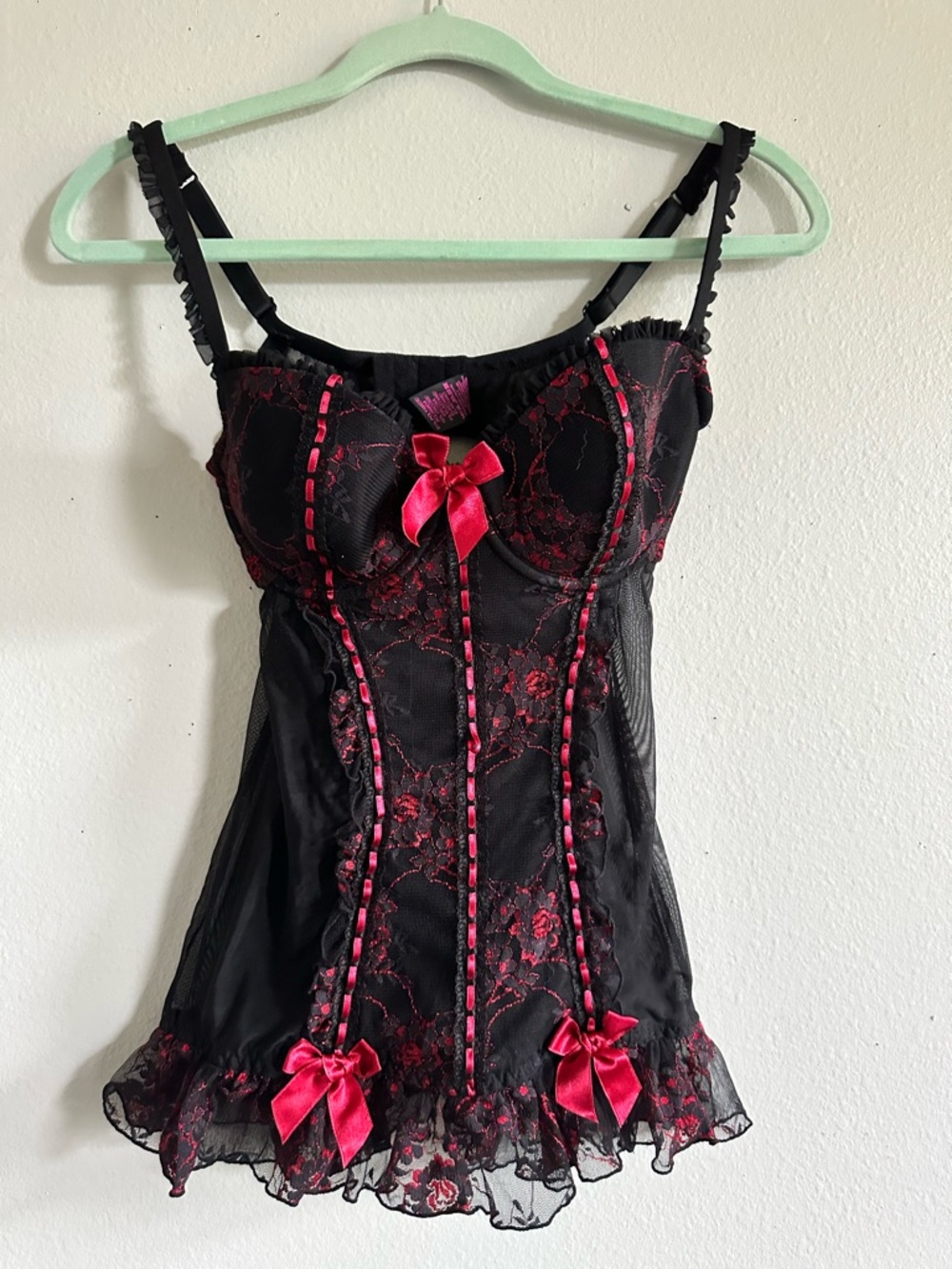La SENZA Black Chemise with red Lace Accents and Bows Merry Widow Camisole Cami - Picture 2 of 5
